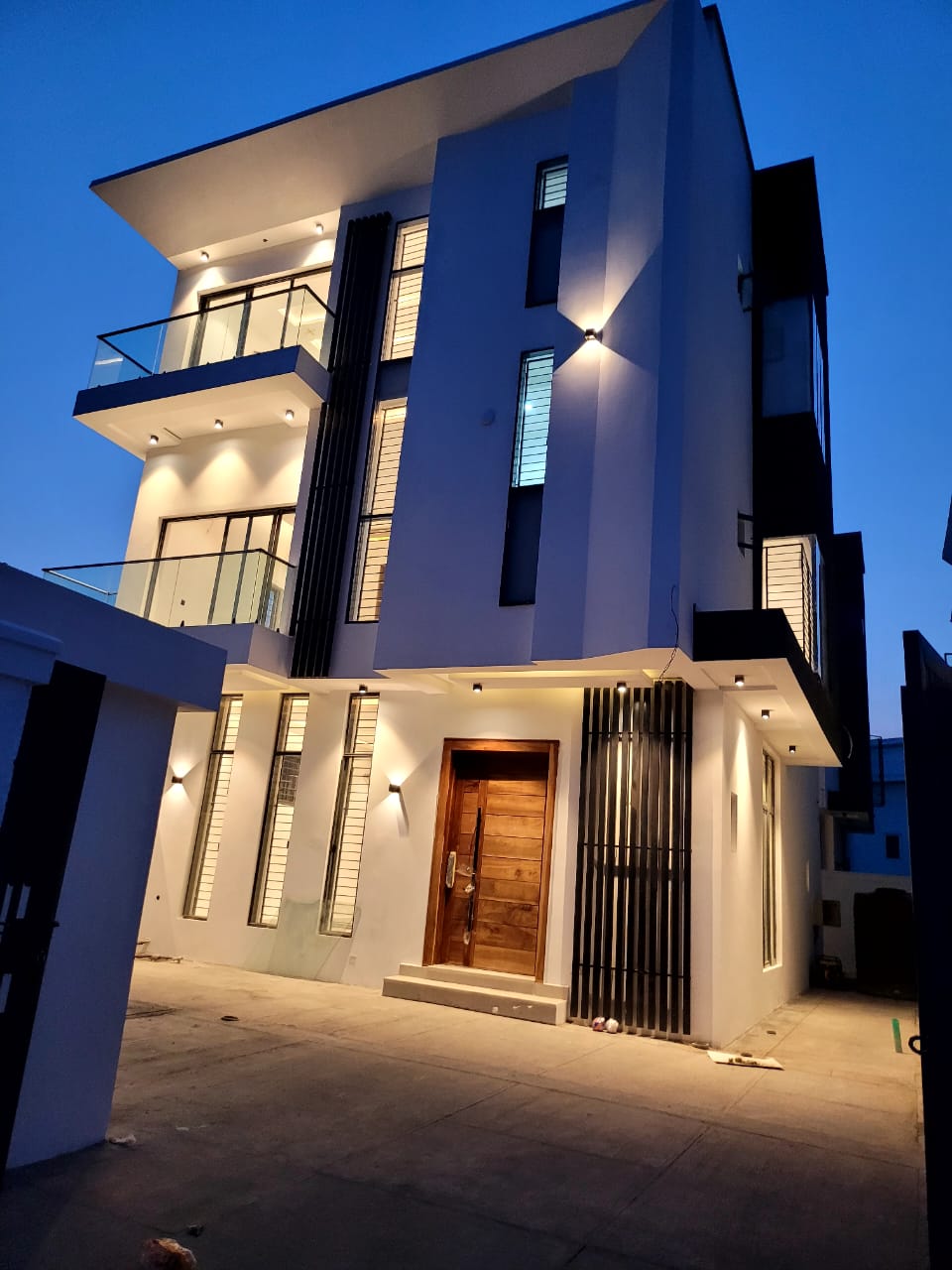 Luxury home - LUXE COURT